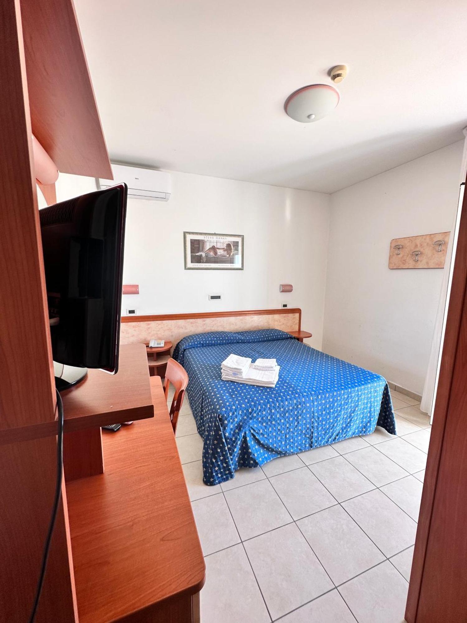 Hotel Holiday
