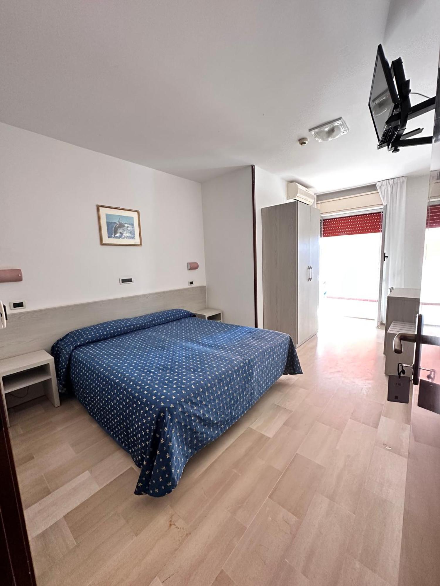 Hotel Holiday