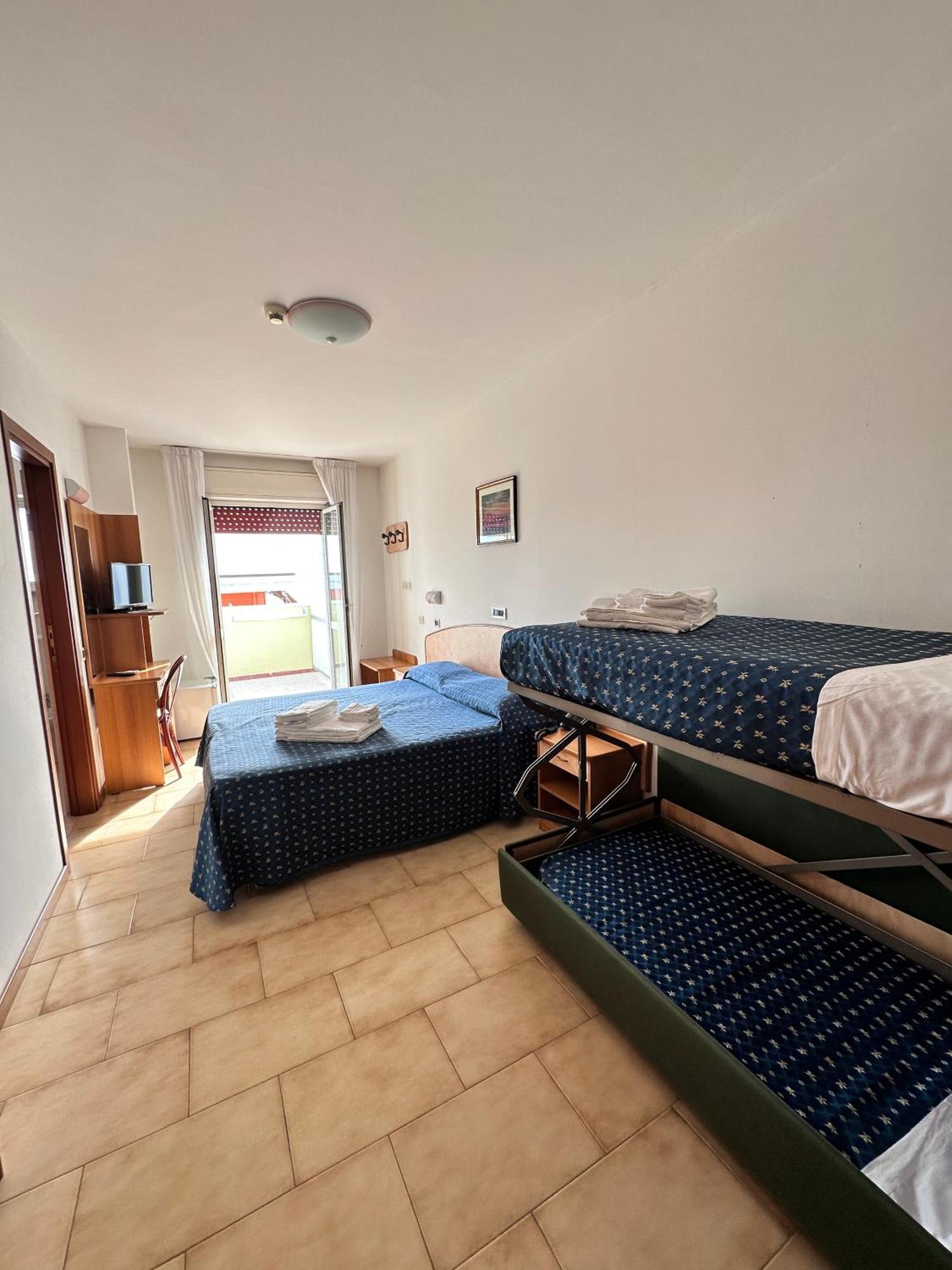 Hotel Holiday 3*