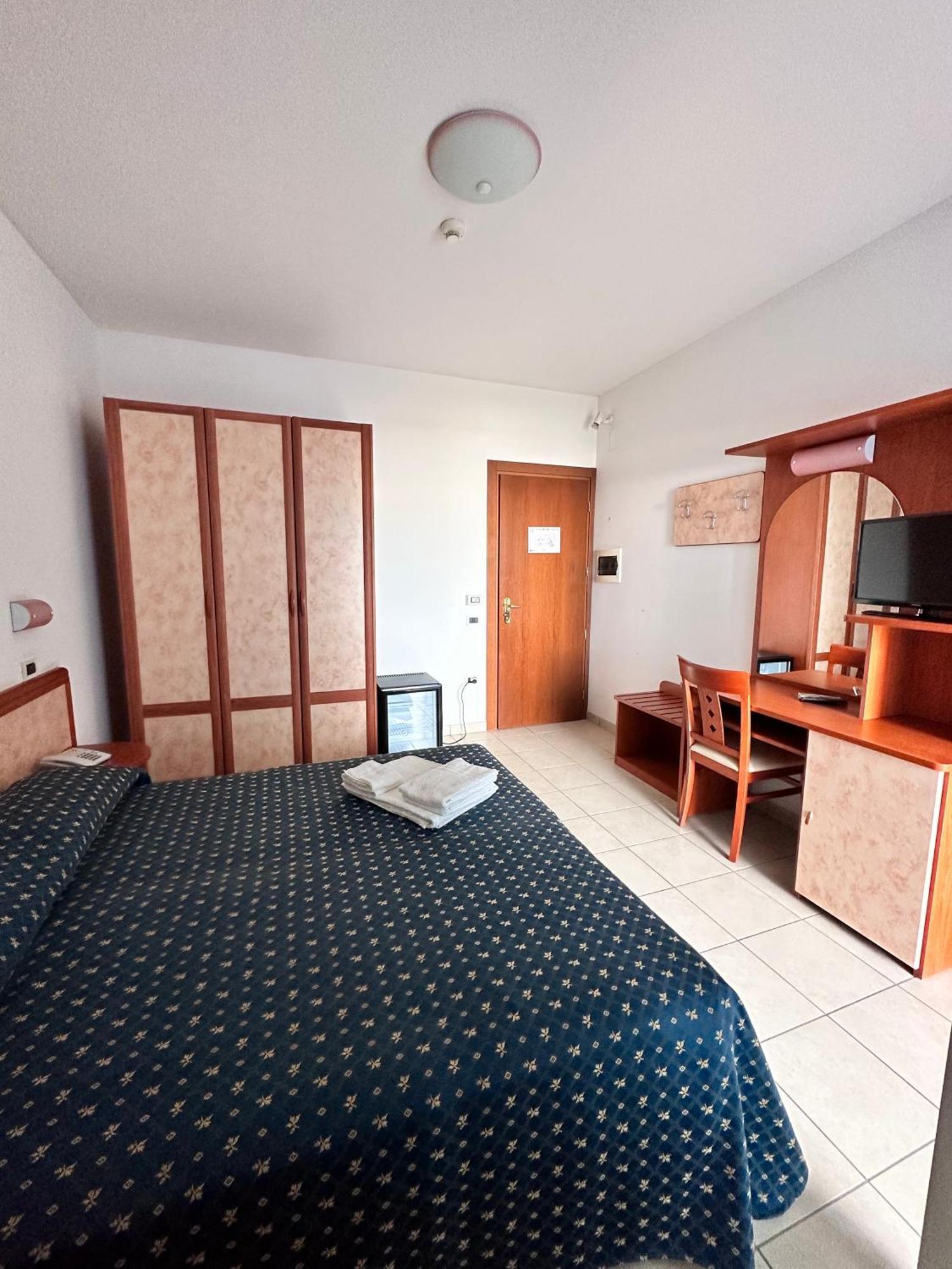 Hotel Holiday